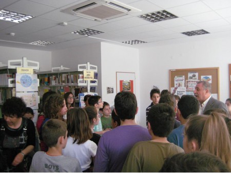 ΟΙ ΜΑΘΗΤΕΣ ΤΗΣ ΣΤ΄ ΤΑΞΗΣ ΣΤΗ ΒΙΒΛΙΟΘΗΚΗ ΤΟΥ 3ου ΓΥΜΝΑΣΙΟΥ ΧΙΟΥ 