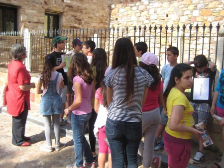 ΟΙ ΜΑΘΗΤΕΣ ΤΗΣ ΣΤ2 ΤΑΞΗΣ ΣΤΟ ΤΟΥΡΚΙΚΟ ΝΕΚΡΟΤΑΦΕΙΟ