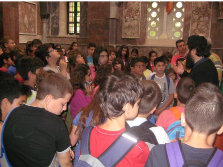 Ο Π. ΔΙΟΝΥΣΙΟΣ ΜΕ ΤΟΥΣ ΜΑΘΗΤΕΣ ΤΩΝ Δ ΚΑΙ Ε ΤΑΞΕΩΝ