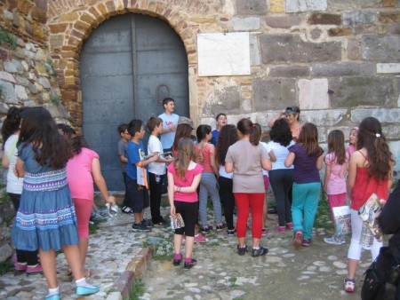 ΟΙ ΜΑΘΗΤΕΣ ΤΗΣ Δ΄ ΤΑΞΗΣ ΣΤΟ ΚΑΣΤΡΟ ΤΗΣ ΧΙΟΥ