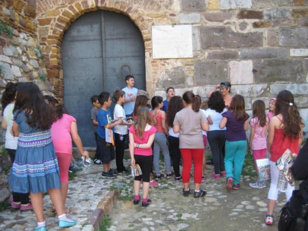 ΟΙ ΜΑΘΗΤΕΣ ΤΗΣ Δ΄ ΤΑΞΗΣ ΣΤΟ ΚΑΣΤΡΟ ΤΗΣ ΧΙΟΥ